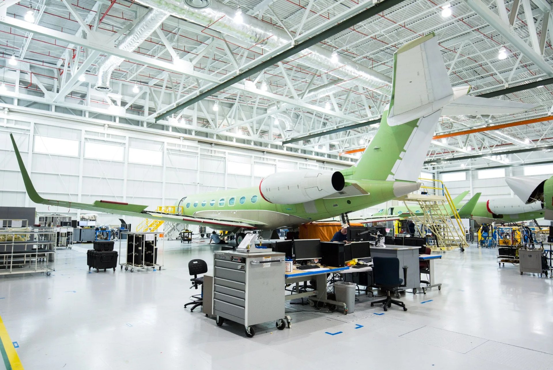 Gear-Patrol-Gulfstream-Mag-Slide-9