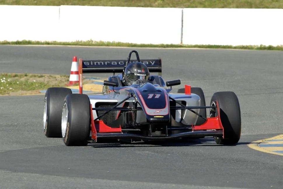 Simraceway-Gear-Patrol
