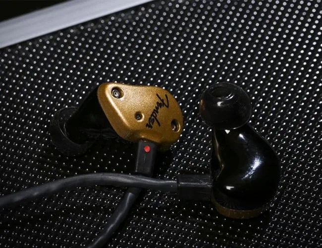 gear-patorl-fender-headphones-lead
