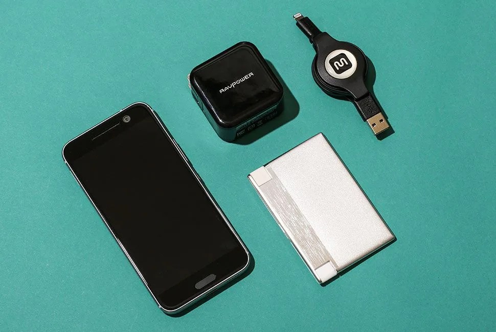 travel-small-gear-patrol-phone