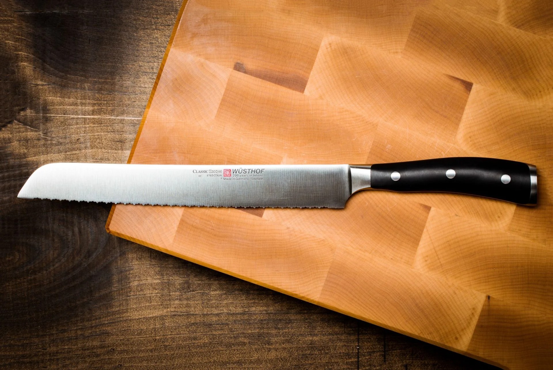 3-Knives-Gear-Patrol-Bread