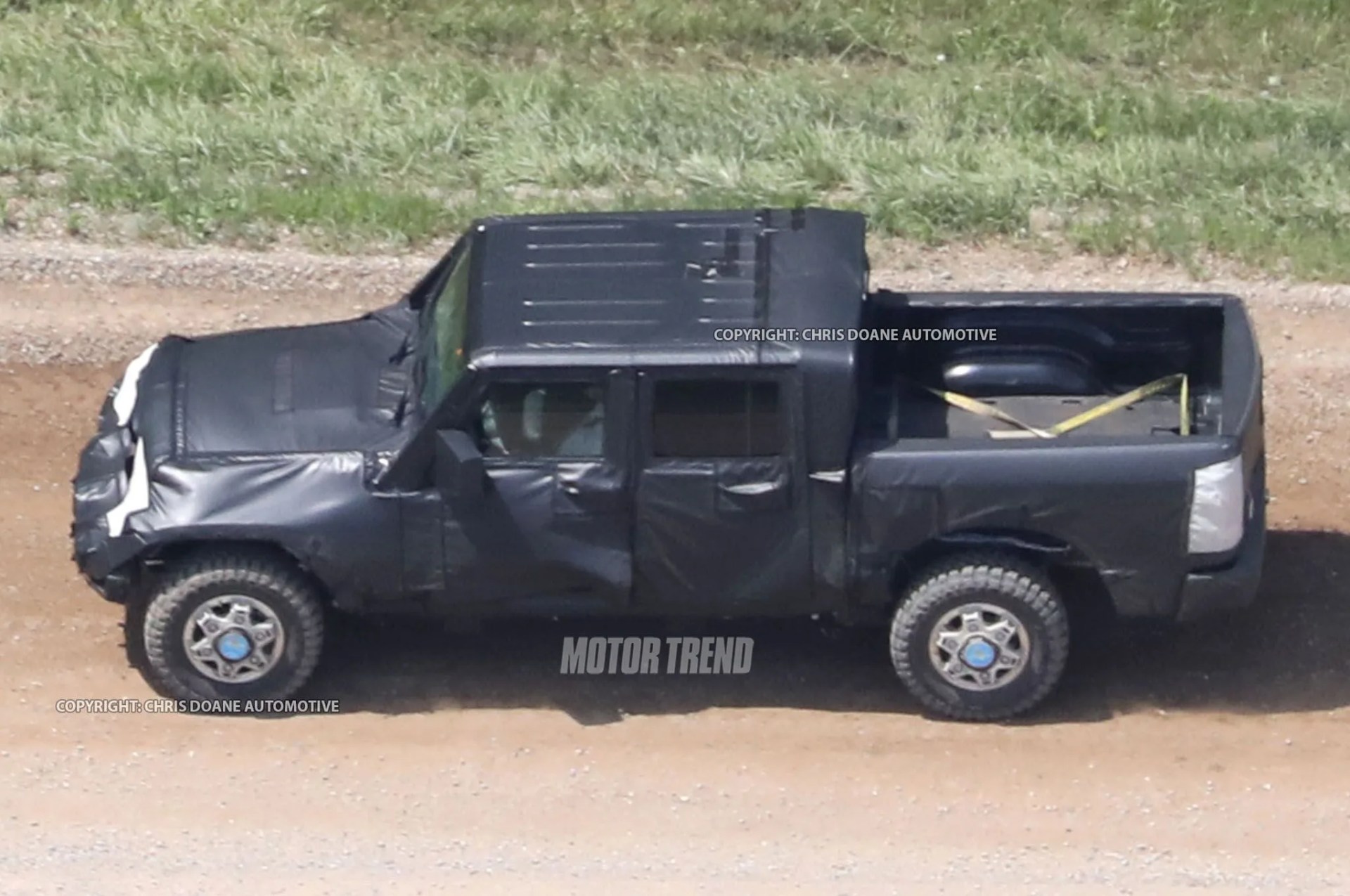 Jeep-Wrangler-Pickup-Side-Look-View
