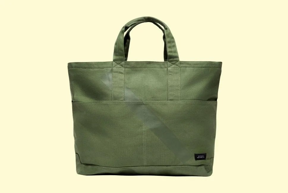 gear-patrol-beach-totes-saturdays-lead-full