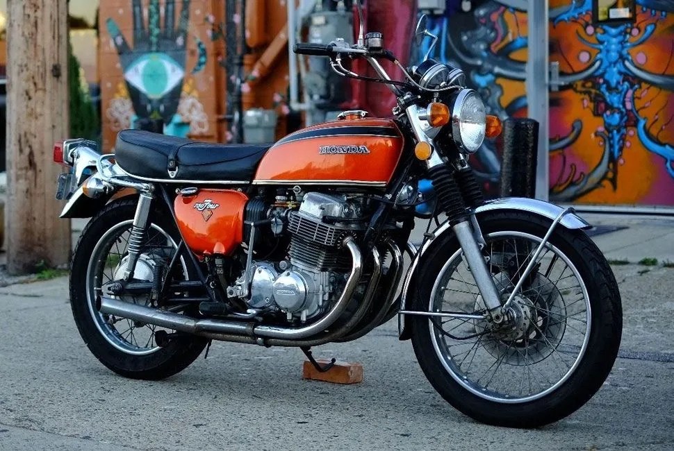 vintage-superbike-gear-patrol-full-lead