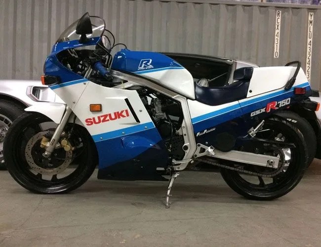 vintage-superbike-gear-patrol-suzuki