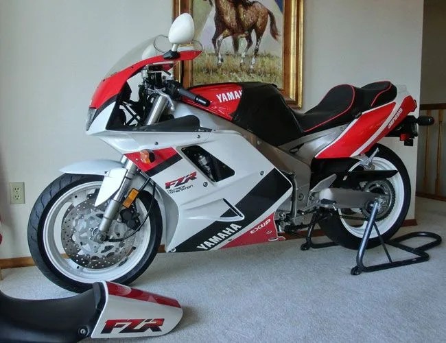 vintage-superbike-gear-patrol-yamaha