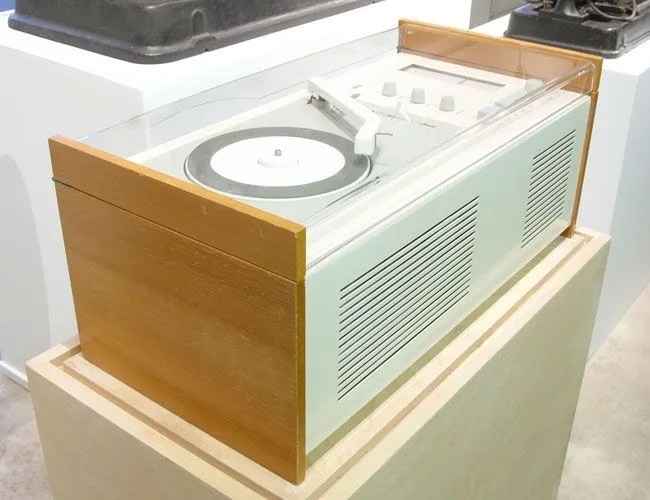 vintage-turntables-gear-patrol-dieter-rams