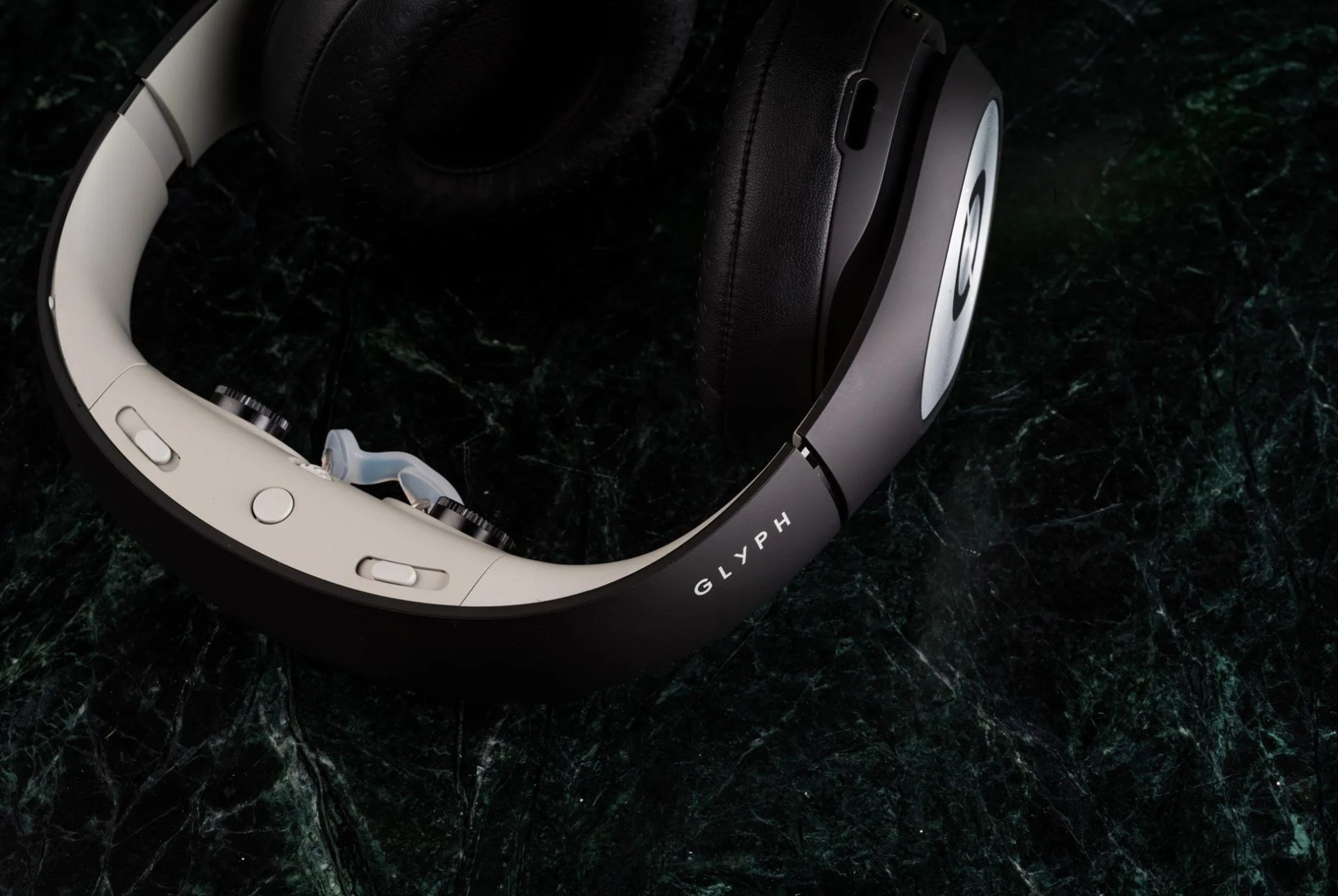 Video-Headsets-Gear-Patrol-Glyph