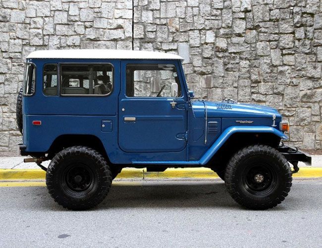 land-cruisers-gear-patrol-fj-40