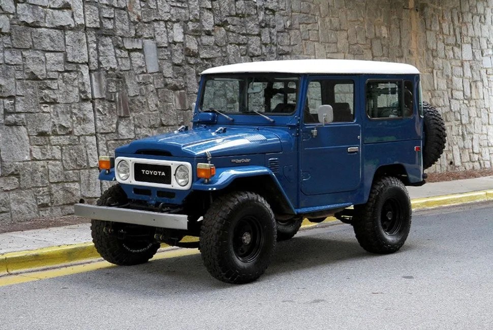 land-cruisers-gear-patrol-full-lead