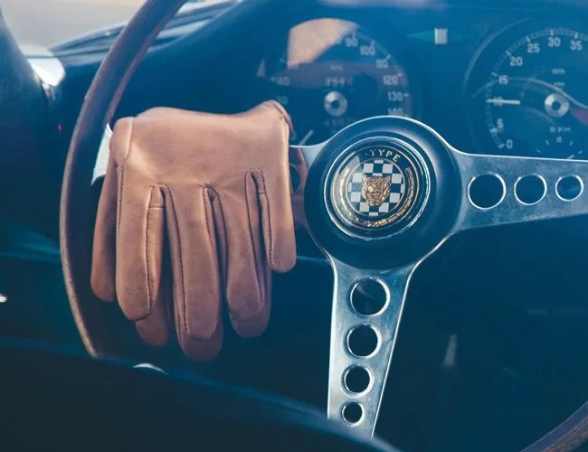 mujjo-driving-gloves-gear-patrol-feature