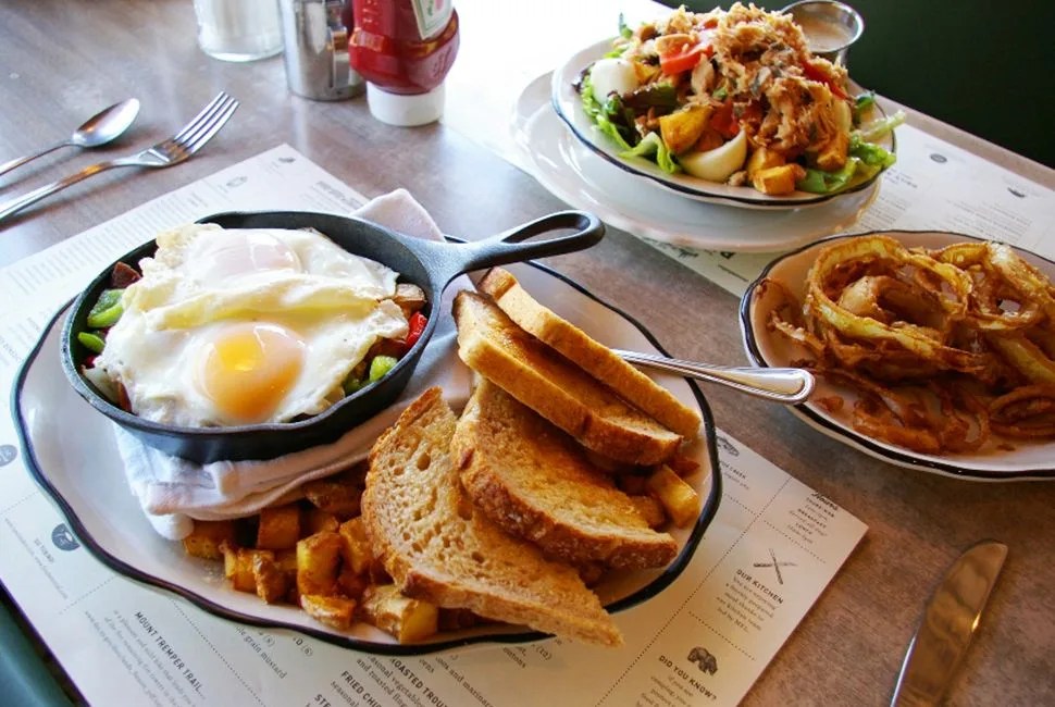 phoenicia-diner-gear-patrol-970