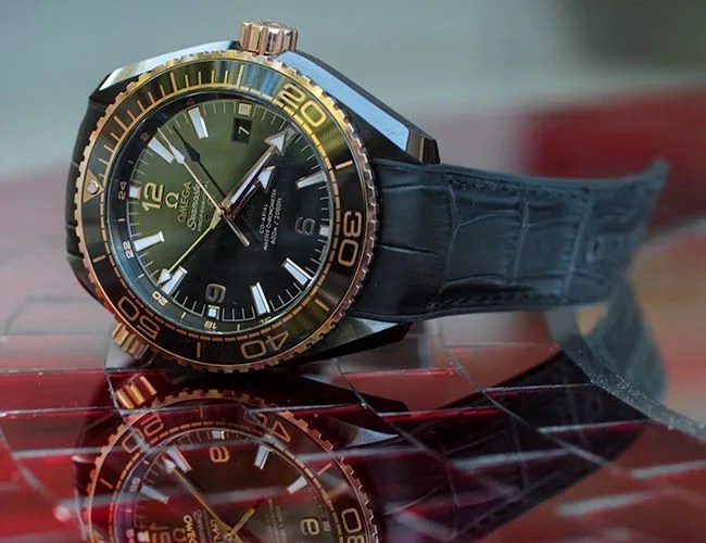 omega-seamaster-deep-black-gear-patrol-body