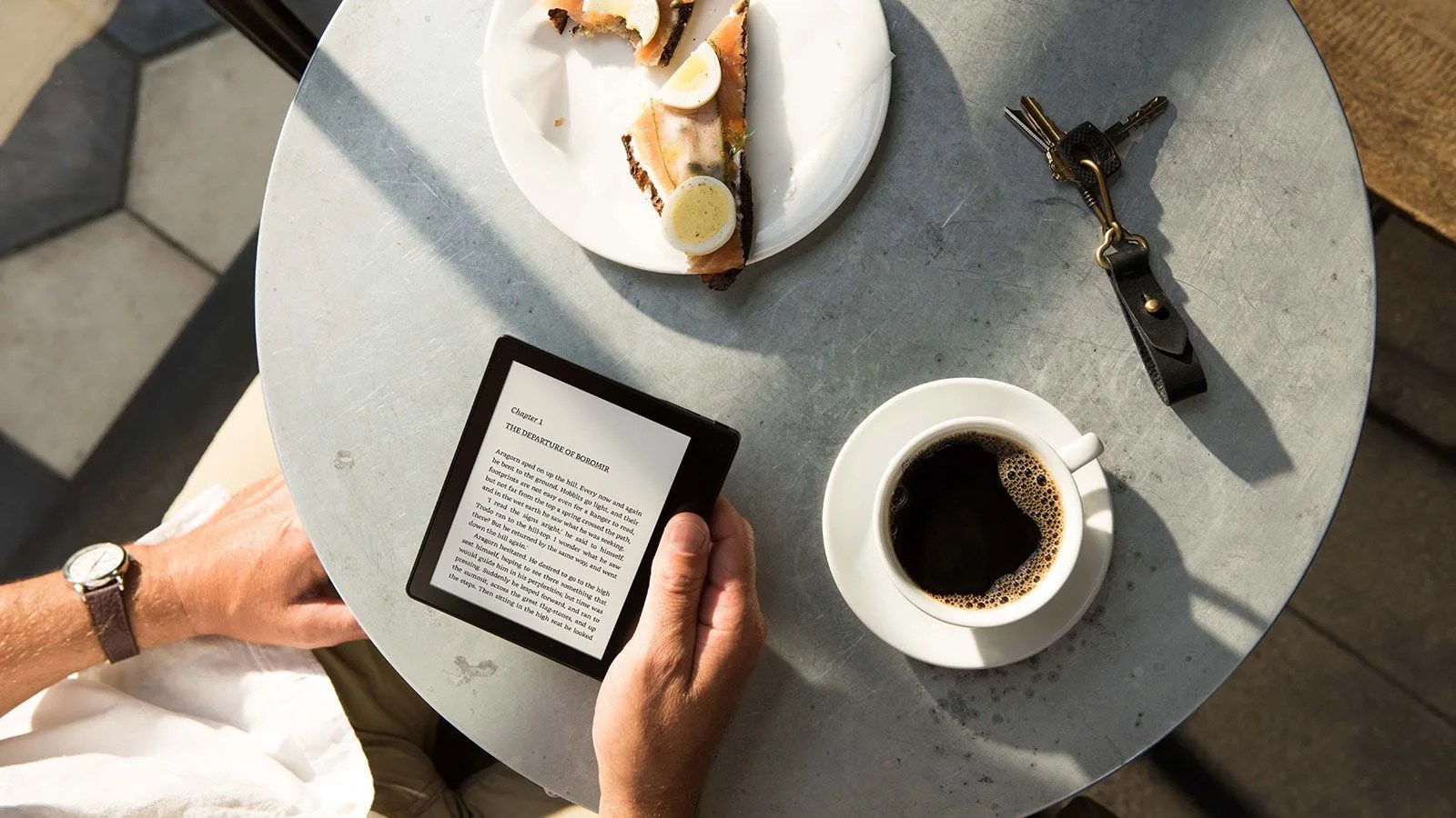 amazon-kindle-oasis-gear-patrol-center-white