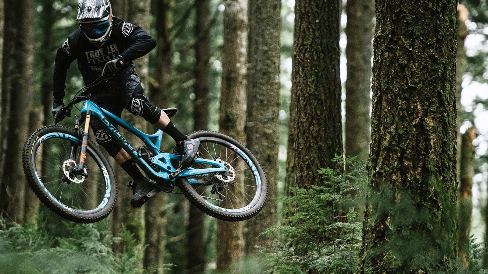 evil-wreckoning-gear-patrol-right-white