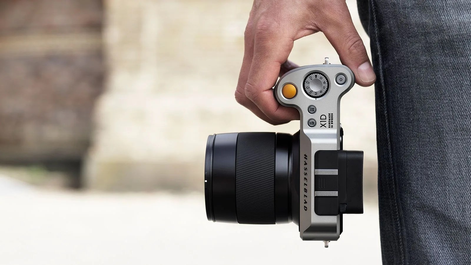 hasselblad-x1d-gear-patrol-left-black