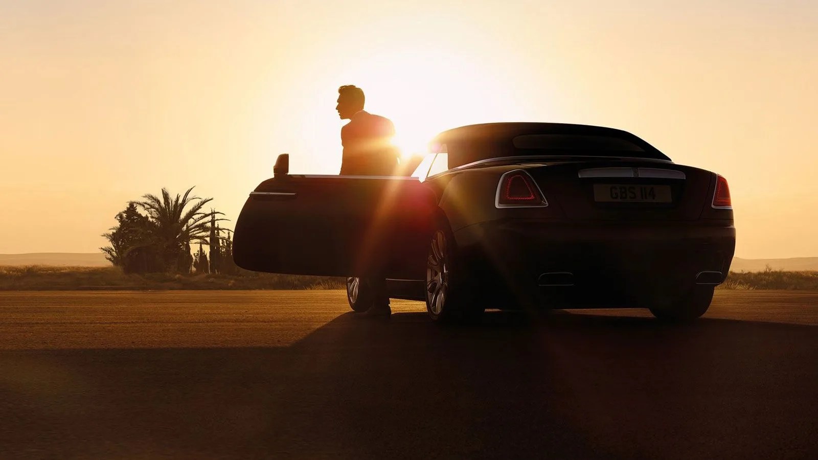 rolls-royce-dawn-gear-patrol-white-center
