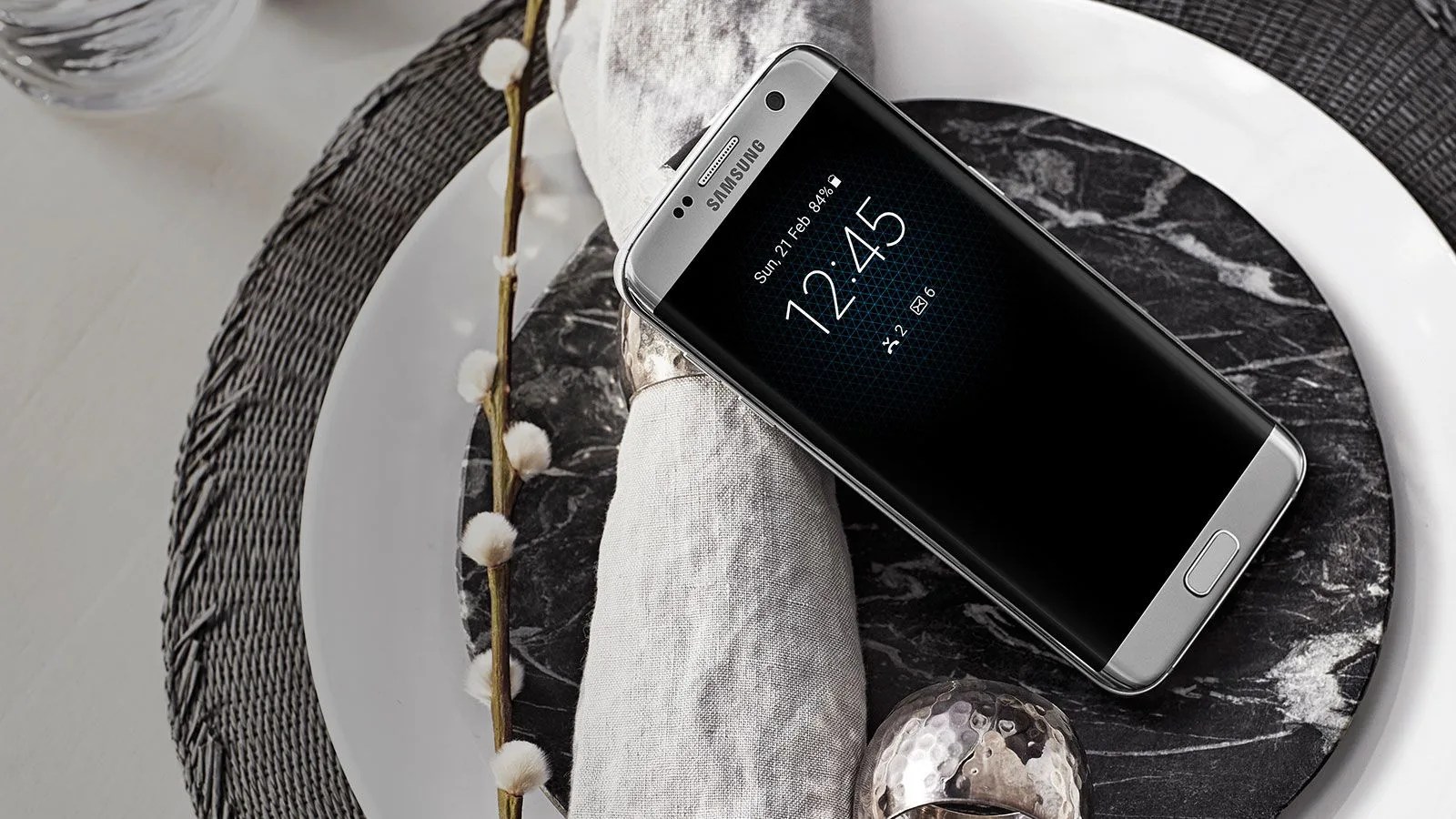 samsung-galaxy-s7-edge-gear-patrol-left-white