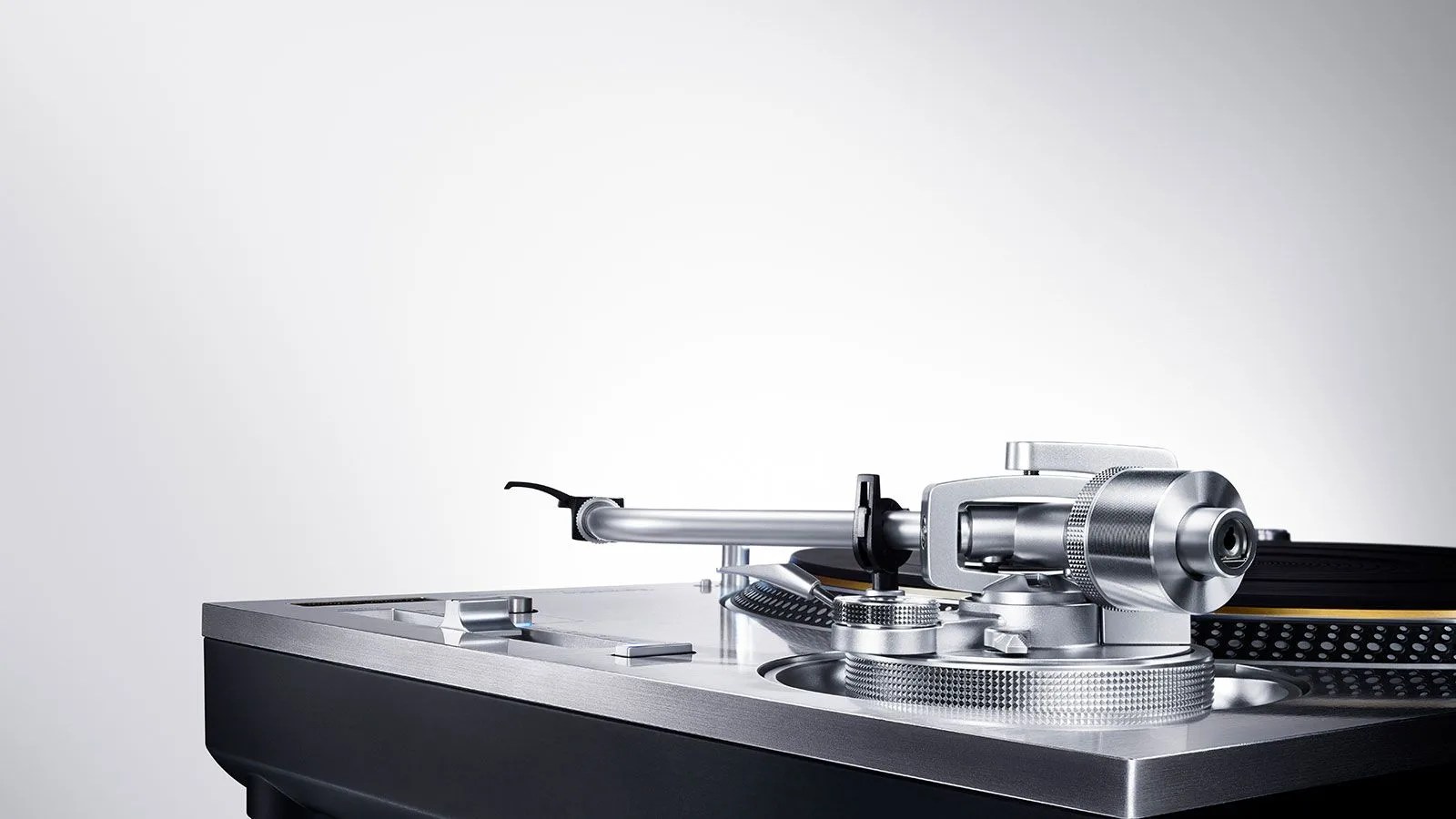 technics-sl1200g-gear-patrol-left-black