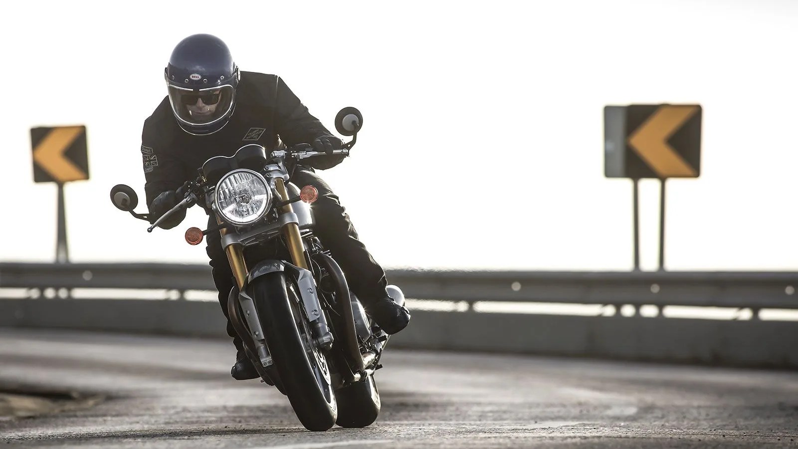 triumph-thruxton-r-gear-patrol-right-black