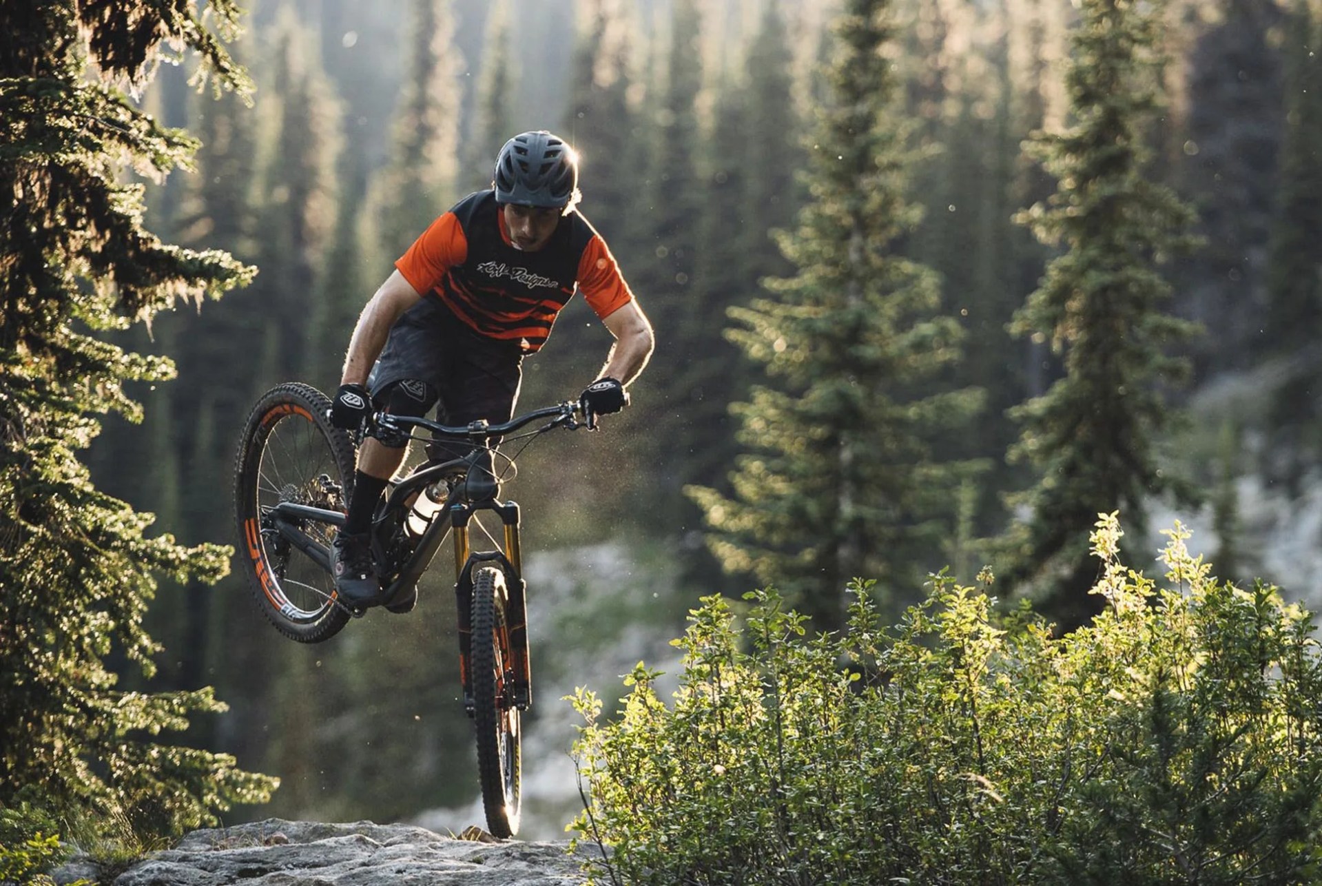 Best-Outdoor-Gear-of-2016-Gear-Patrol-AJ-Evil