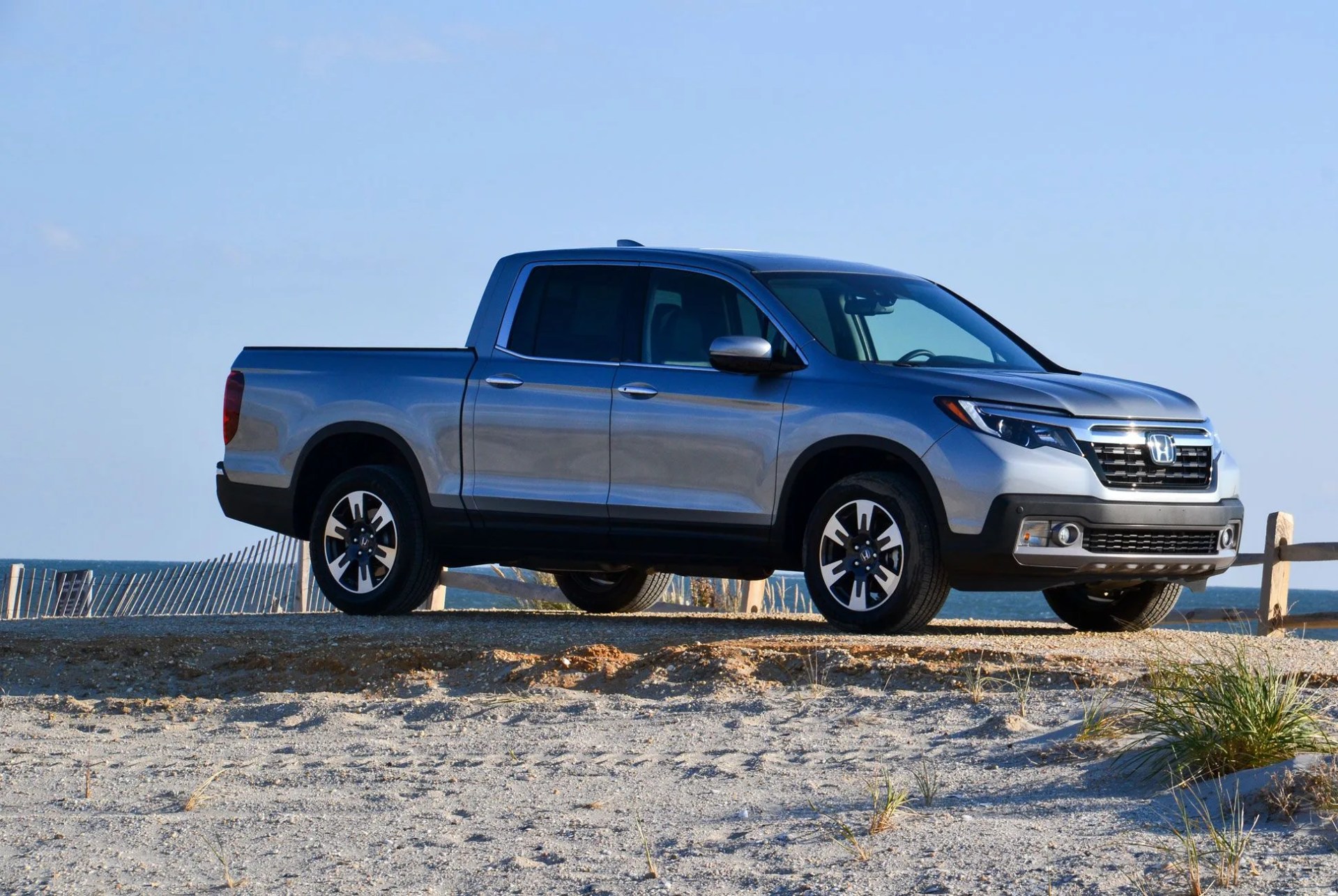 Honda-Ridgeline-Gear-Patrol-Slide-6
