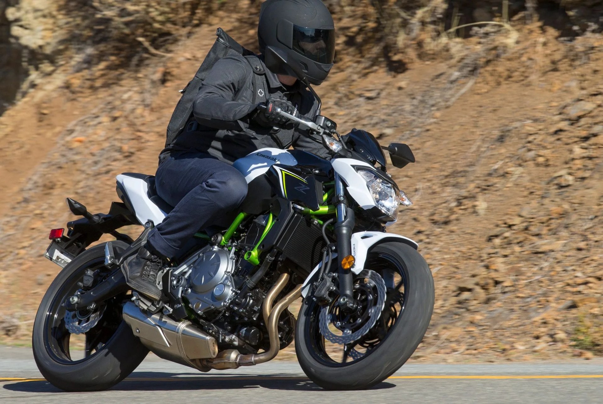 kawasaki-z650-gear-patrol-ambiance