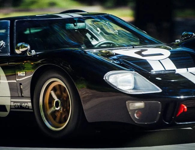 superformace-gt40-daytona-gear-patrol-lead-featured