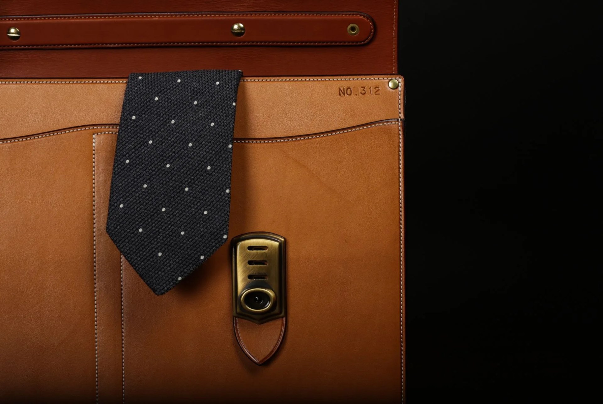 ultimate-briefcase-gear-patrol-briefcase-3