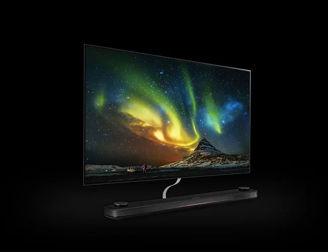 CES-17-gear-patrol-OLED.jpg