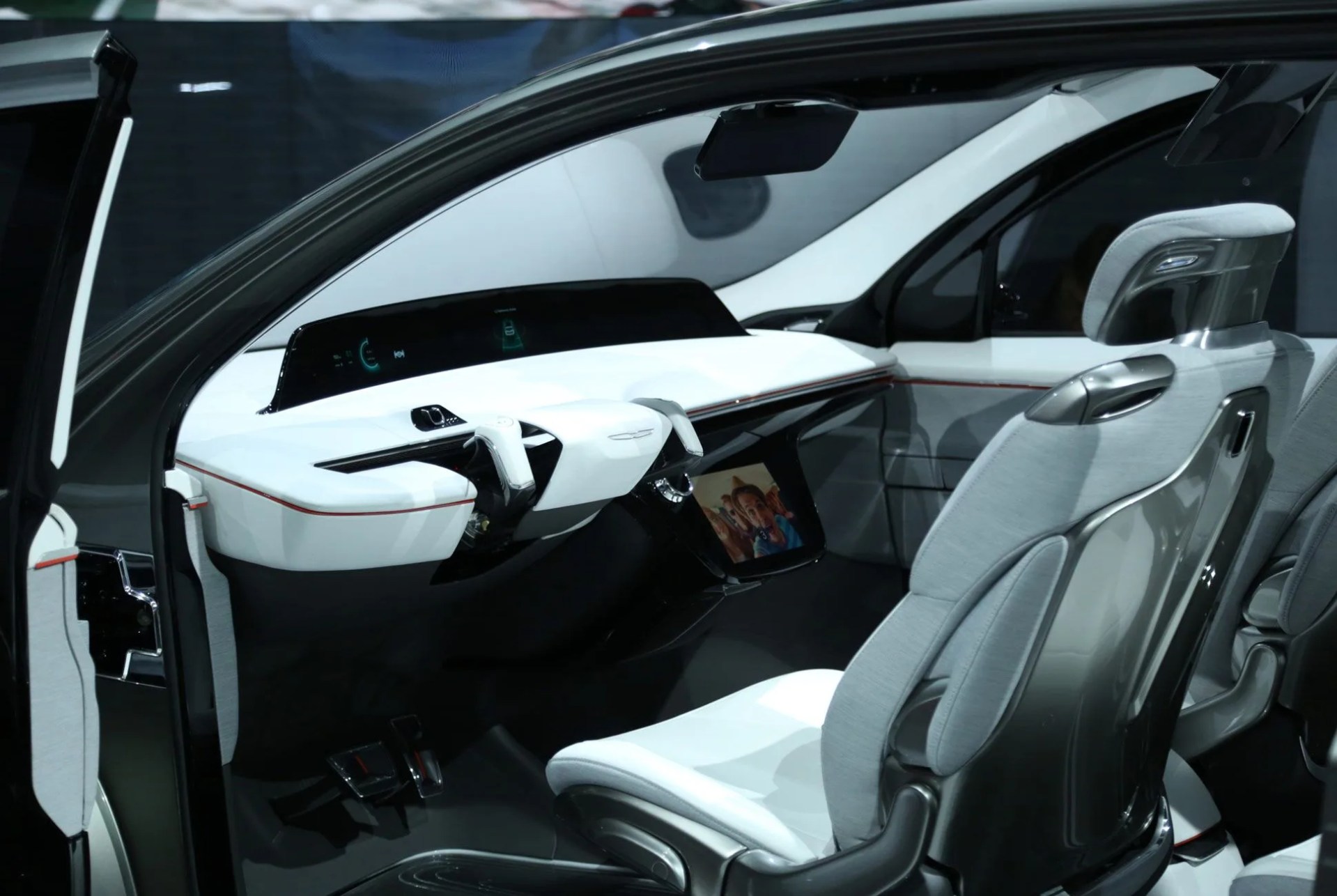 Interiors-of-NAIAS-Gear-Patrol-Slide-10