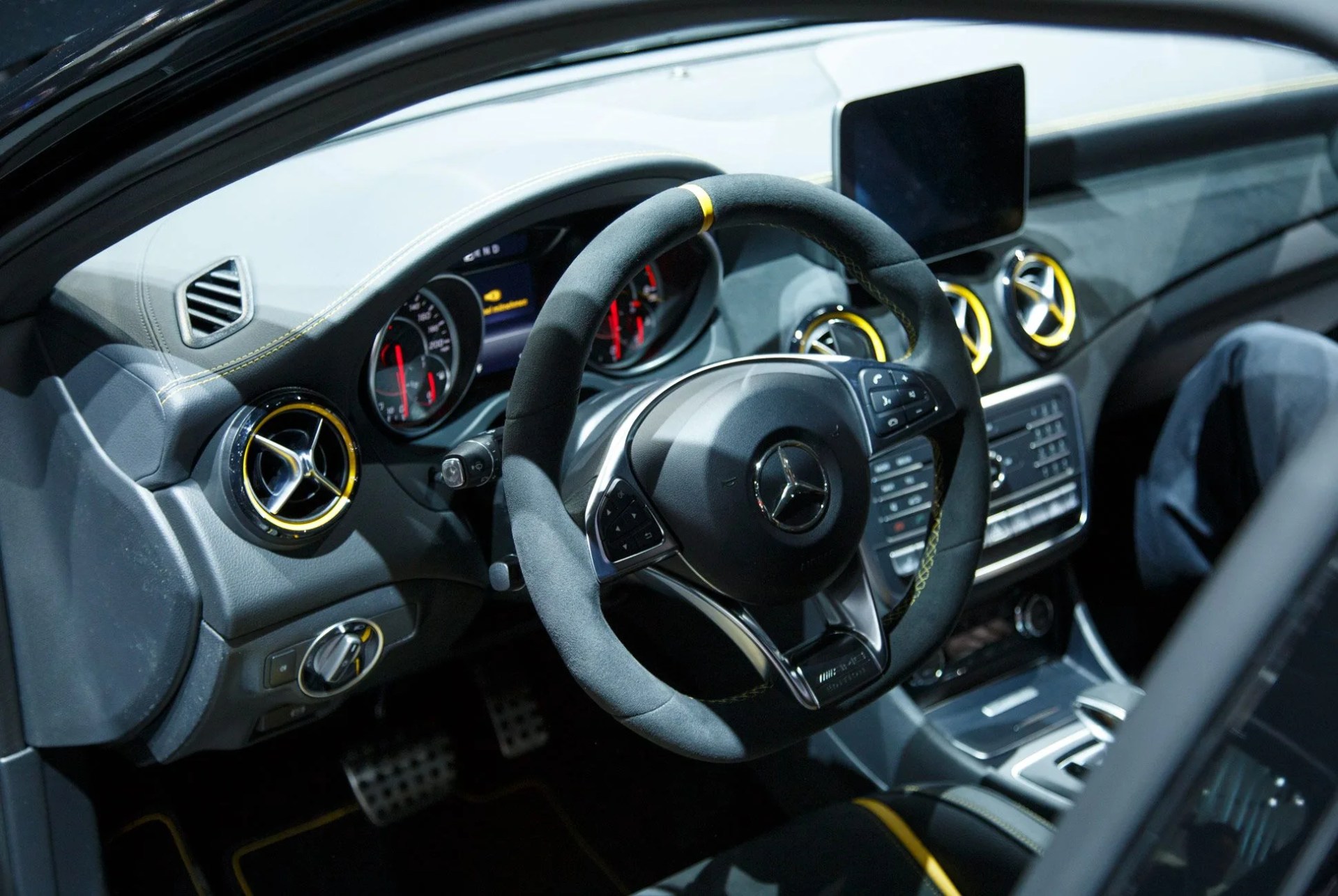 Interiors-of-NAIAS-Gear-Patrol-Slide-3