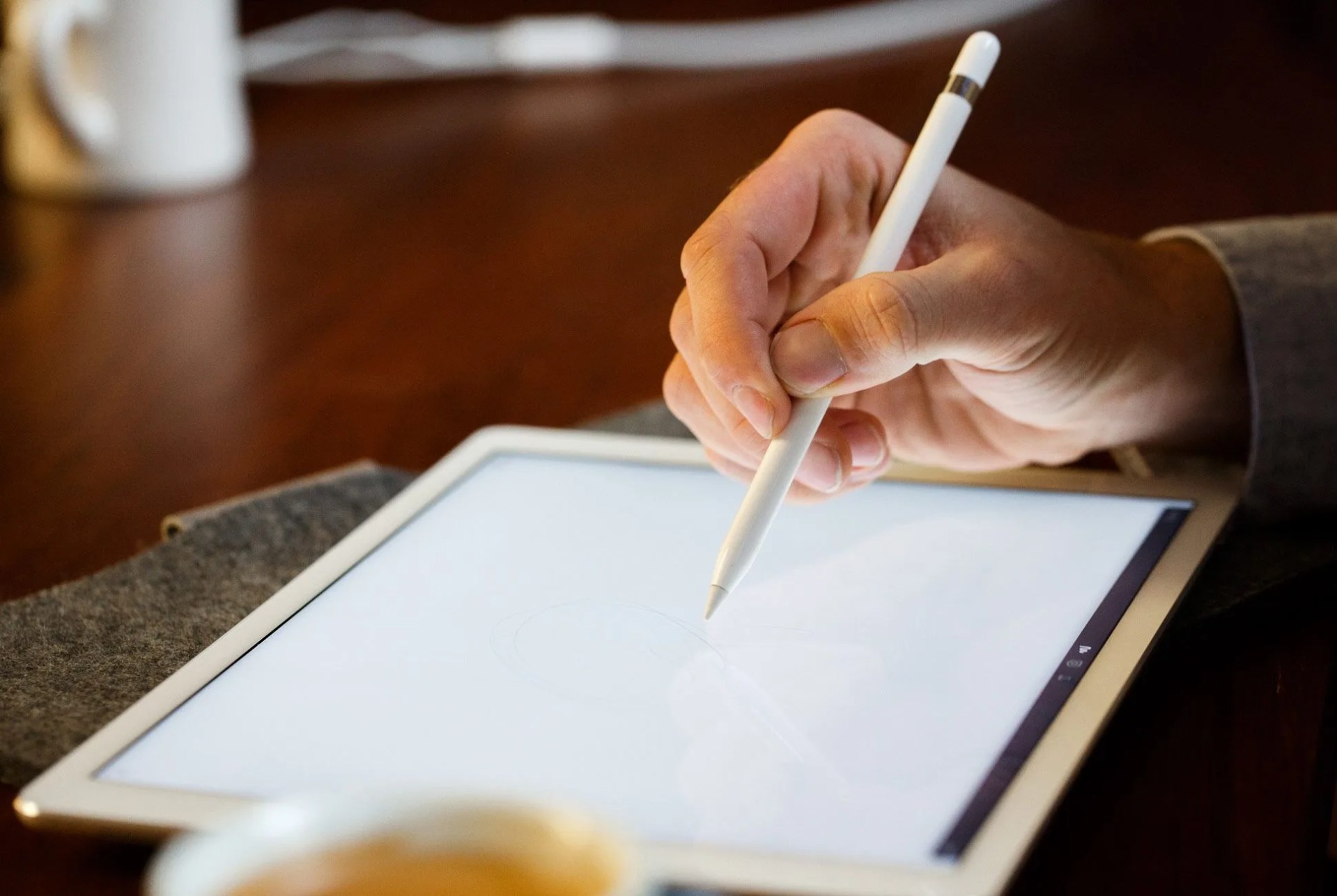 Use-A-Tablet-Gear-Patrol-Ambiane