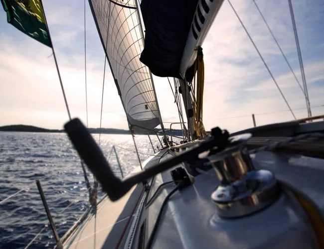 gear-patrol-remy-livethem-sailing2
