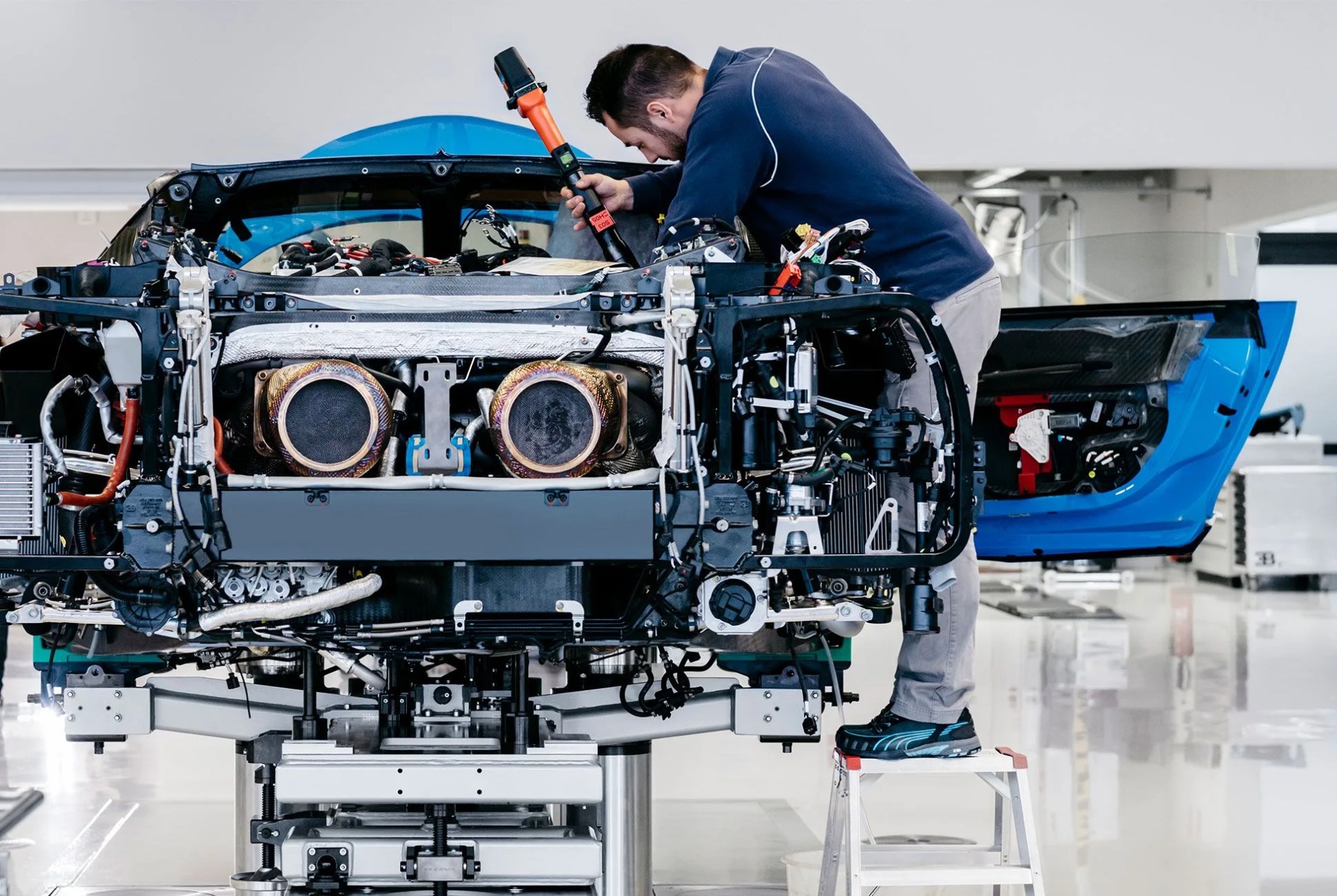 Bugatti-Factory-Note-Gear-Patrol-Slide-05
