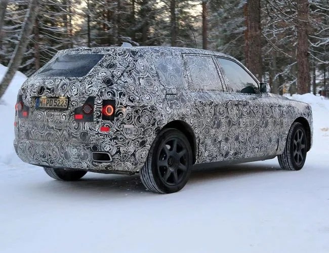 gear-patrol-rolls-royce-suv-lead