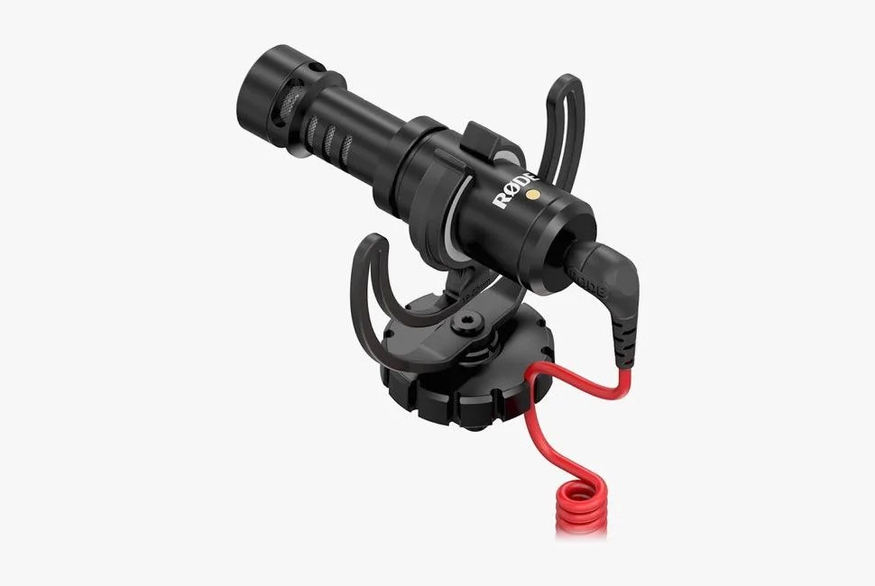 smartphone-film-crew-gear-patrol-rhode-mic