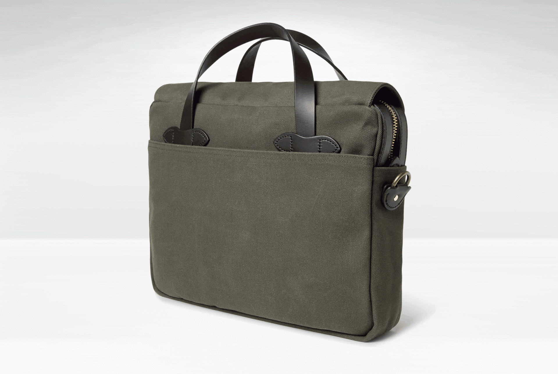 20-best-bags-gear-patrol-messenger-full-2