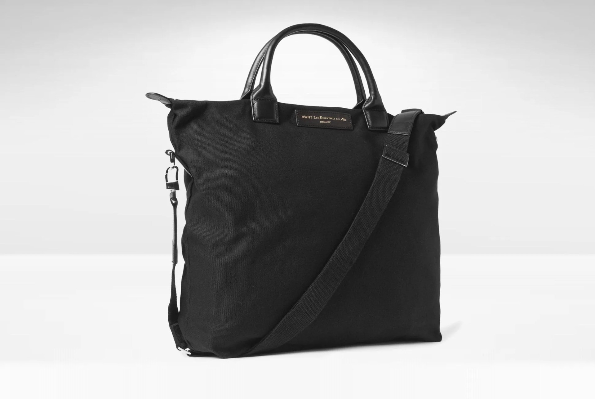 20-best-bags-gear-patrol-tote-full-2