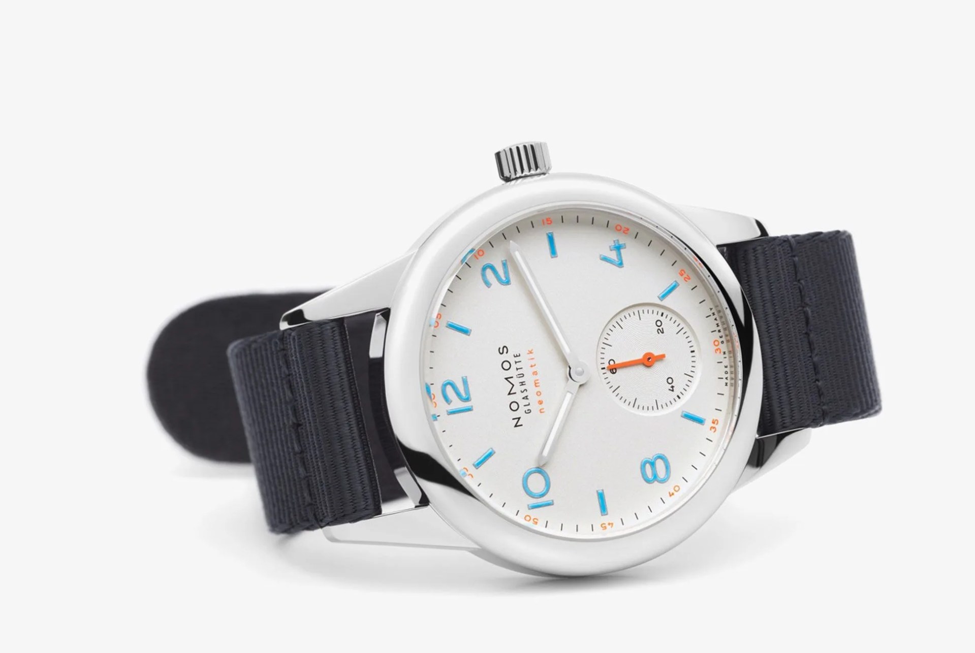 Nomos-Club-Neomatik-Gear-Patrol-Lead-Full