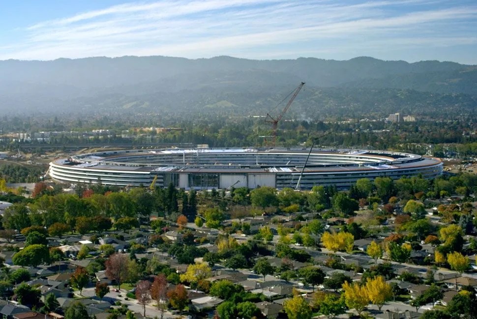 apple-park-gear-patrol-full-lead
