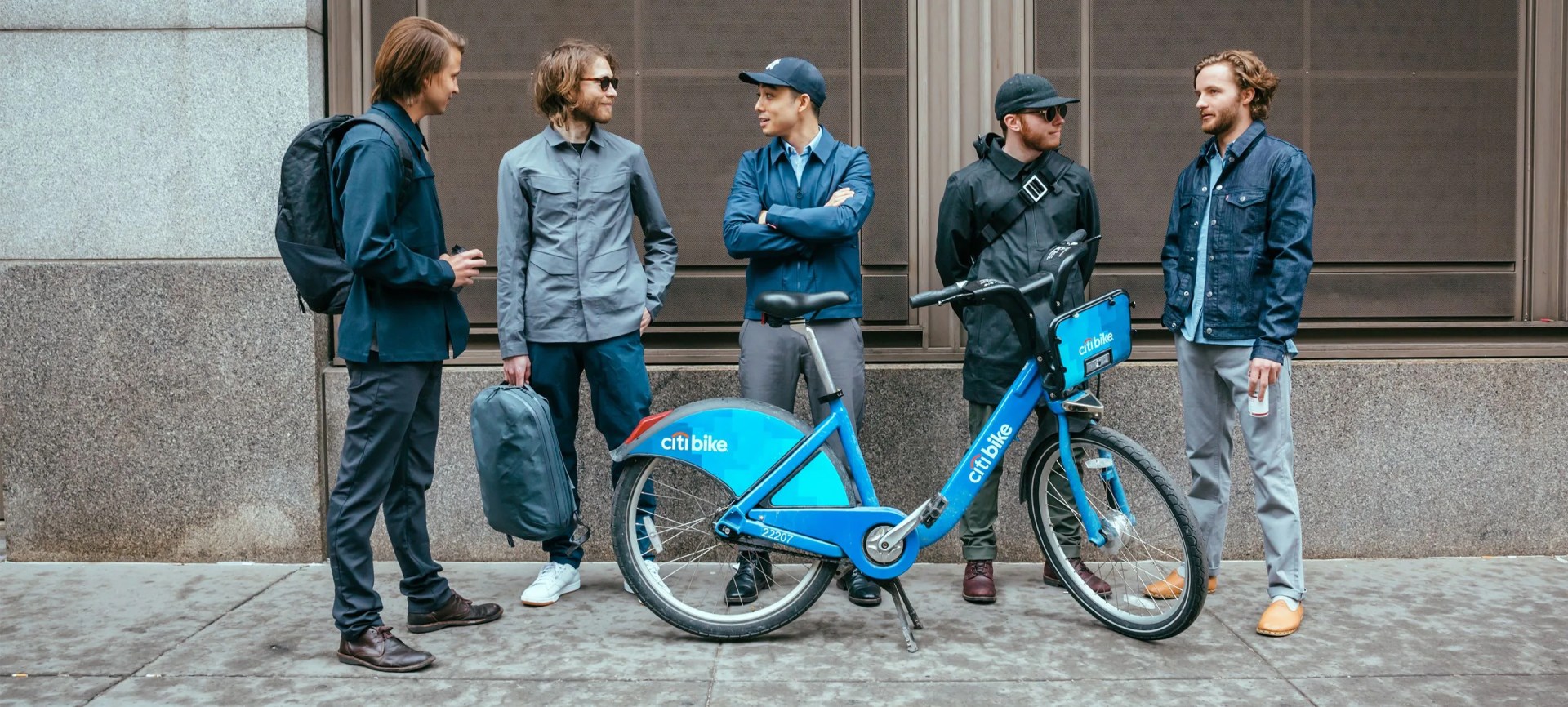 bike-commuter-outfits-gear-patrol-1440-full-lead