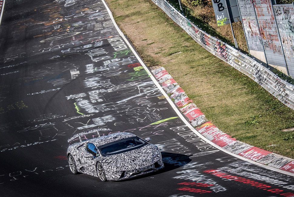 geneva-moto-show-gear-patrol-2-lambo-hurucan