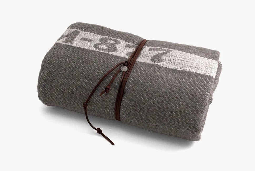 gp-store-gear-patrol-blanket