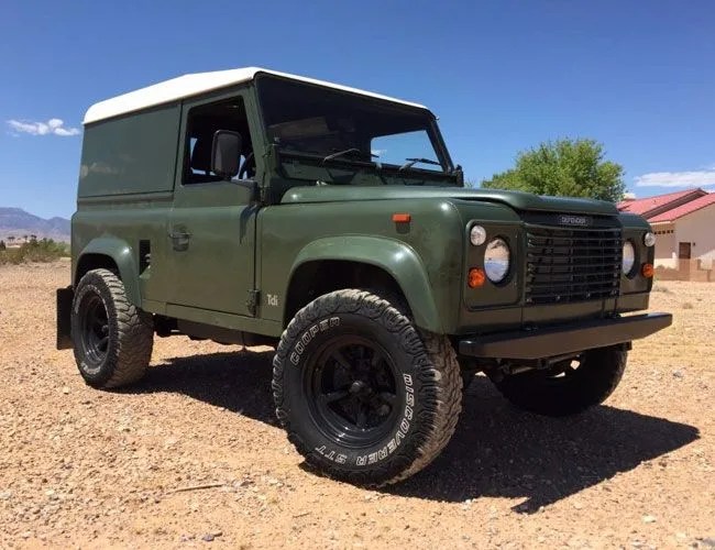 vintage-off-road-gear-patrol-defender