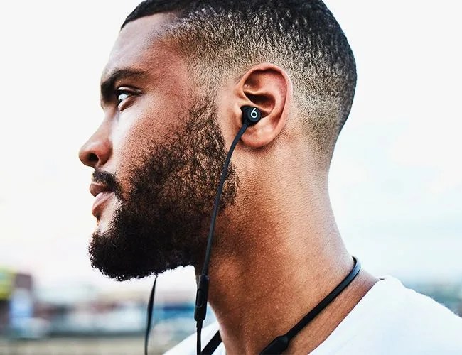 beats-over-airpods-gear-patrol-feature