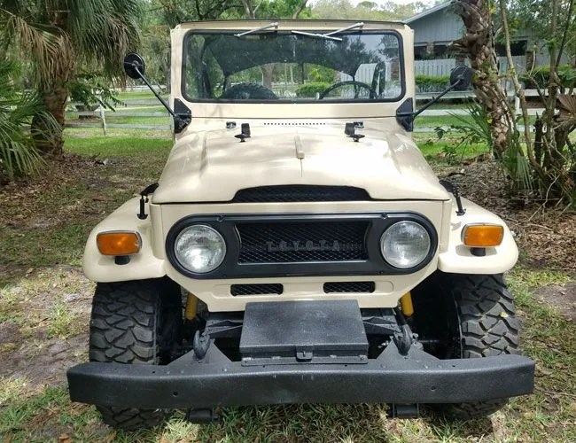 overlanders-gear-patrol-fj40-1971