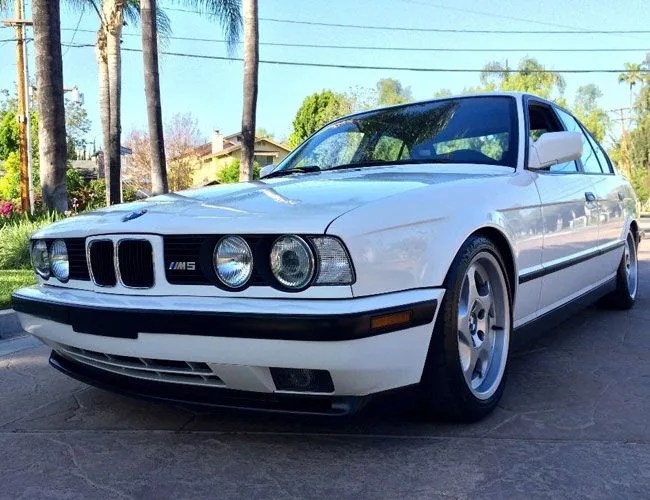 vintage-bmw-gear-patrol-91-m5