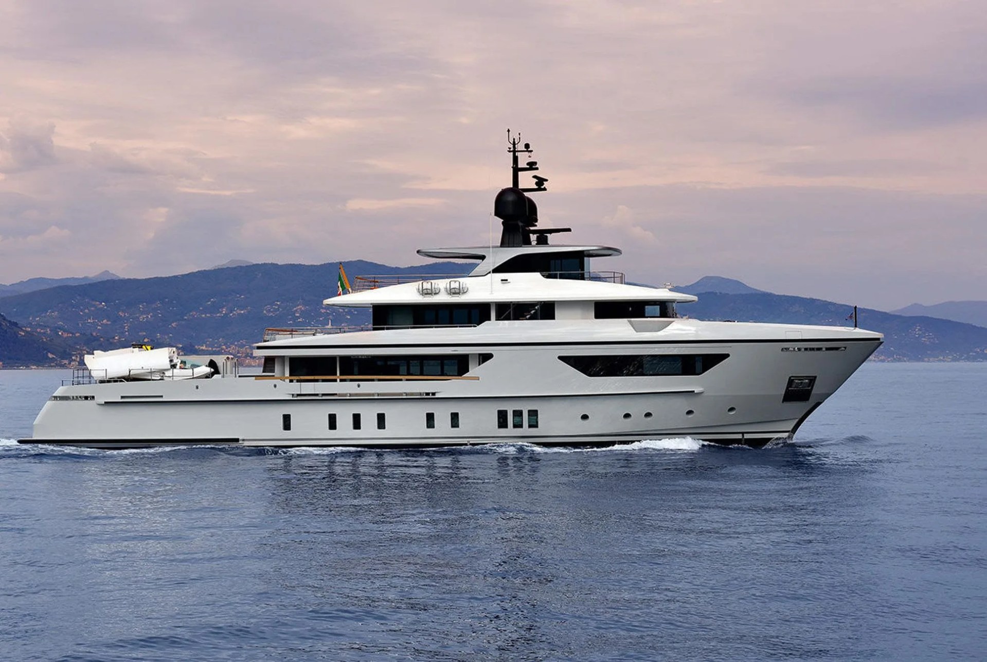 18-Winners-Yacht-2017-Gear-Patrol-12