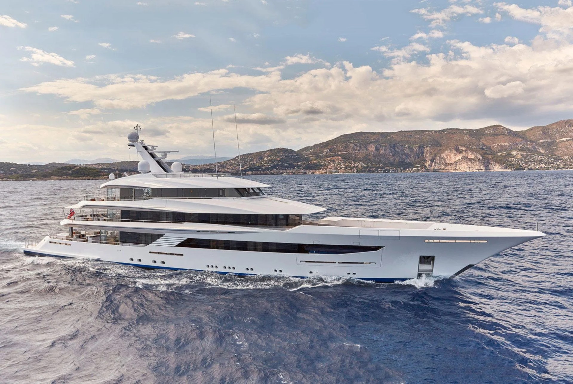18-Winners-Yacht-2017-Gear-Patrol-14